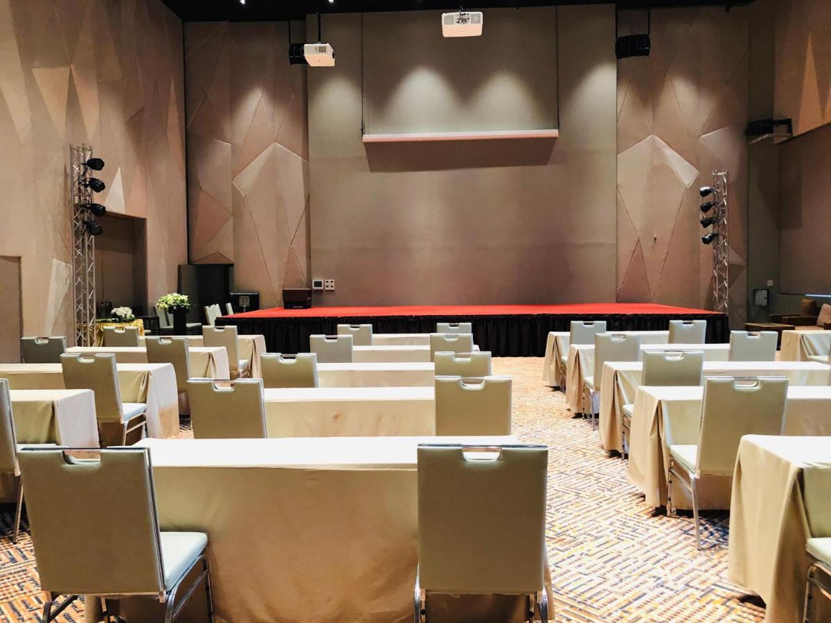 J Park Hotel - Sha Extra Plus Chonburi Exterior photo
